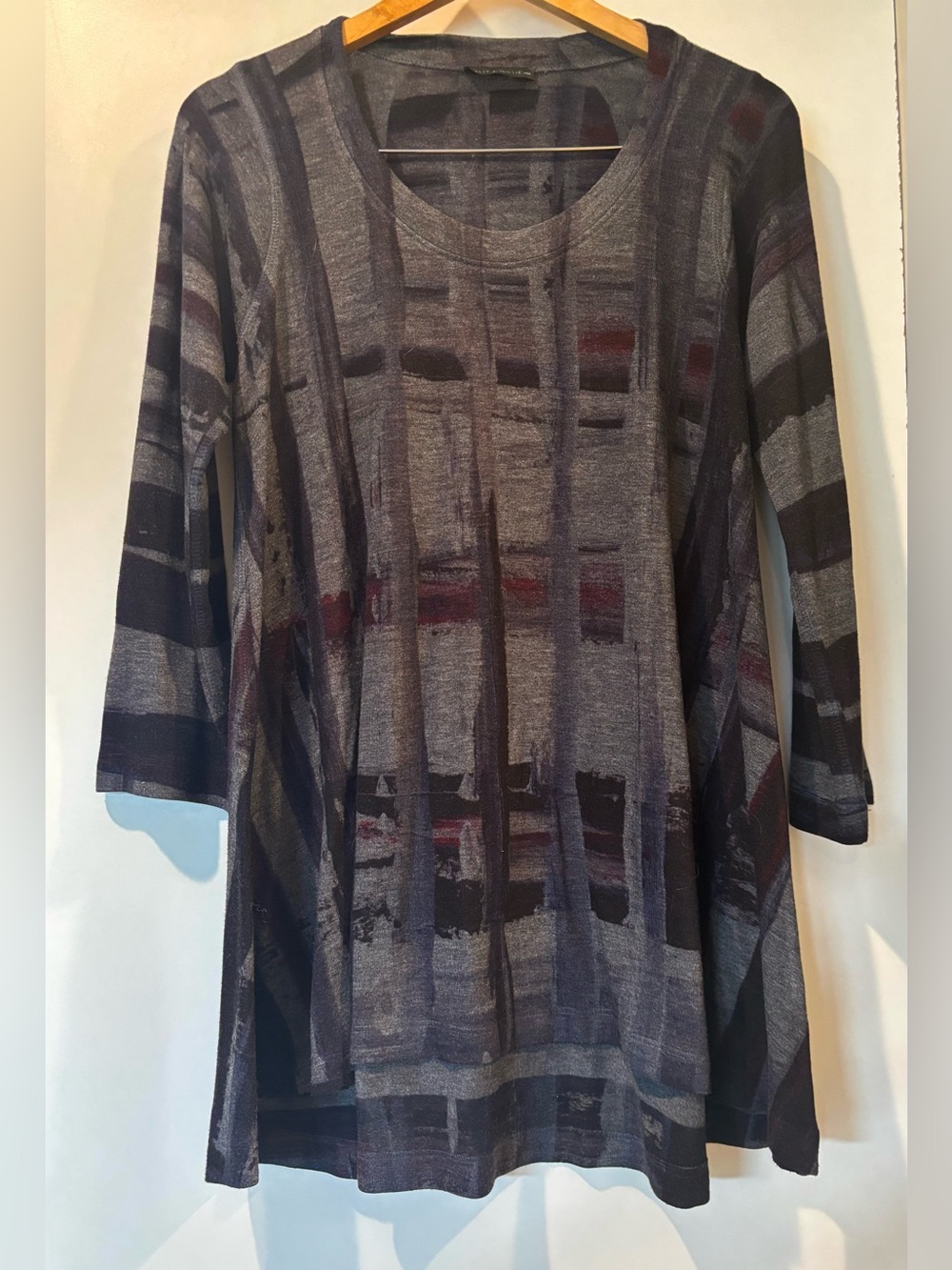 Nally and Millie tunic long sleeve top size L as new condition!